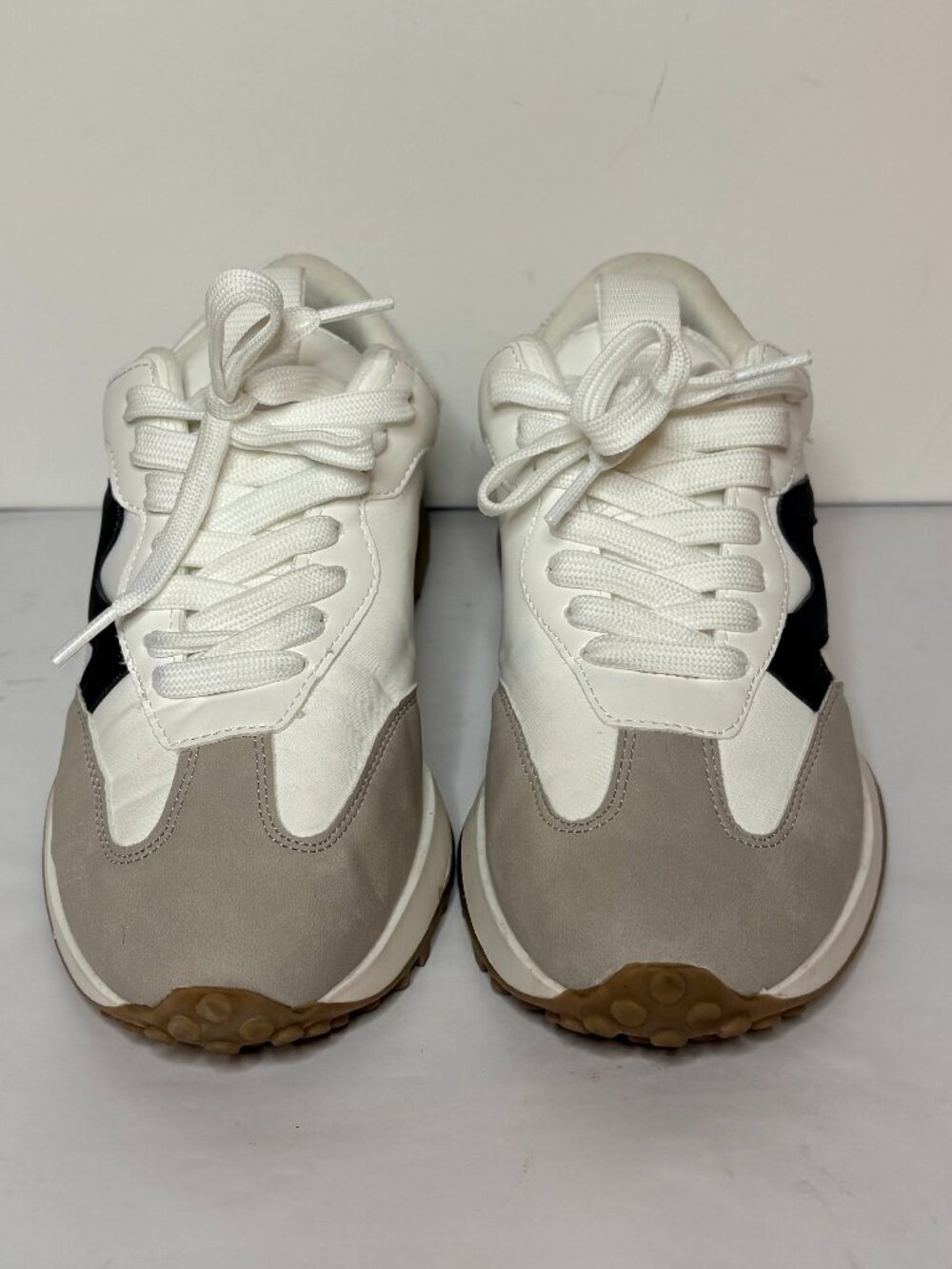 Project Cloud White/Black w/Memory Foam Lightweight Anti Slip Sneakers Size 7